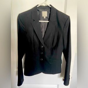 Halogen 3-piece women’s suit. Size 4. Black